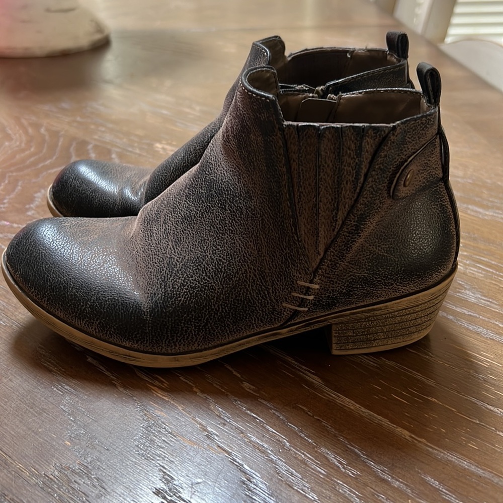 Boots - Picture 2 of 4